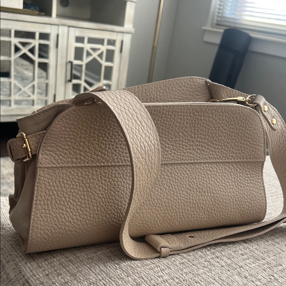 Elegant Beige Leather Shoulder Bag